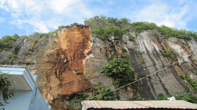 Ngũ Hành Sơn sạt lở, dân tháo chạy trong đêm